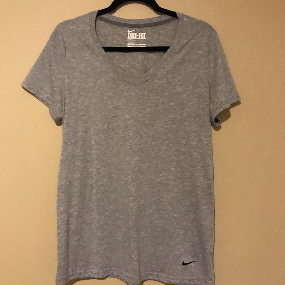 NIKE dry fit gray tee M